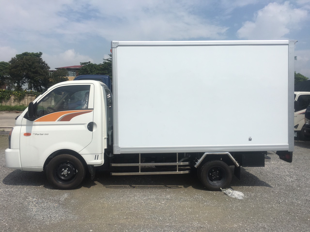 xe hyundai H150 1,5 tấn thùng composite - 2021