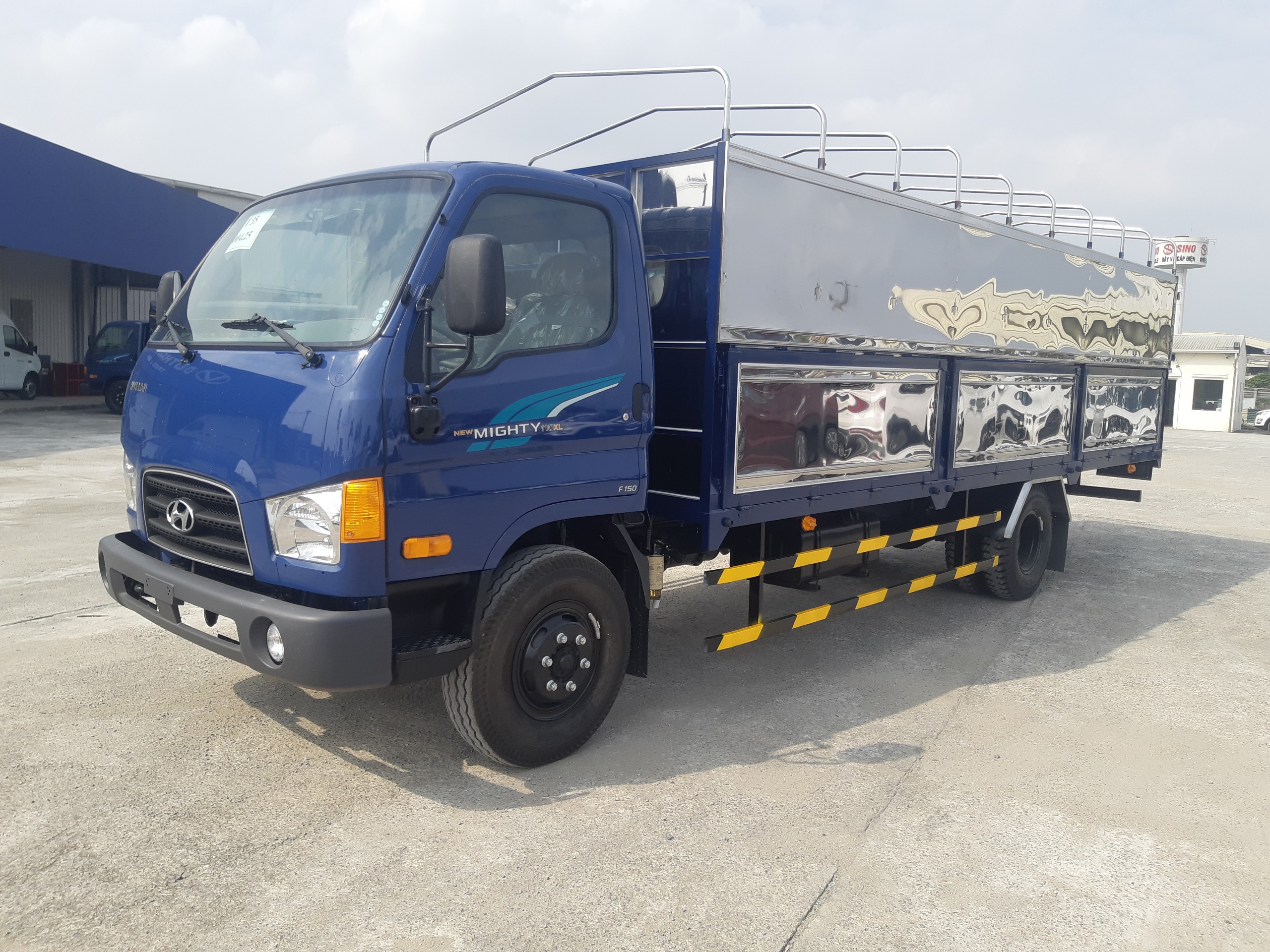 Xe tải 7 tấn Hyundai Mighty 110XL * thùng bạt dài 6m3 * 2021